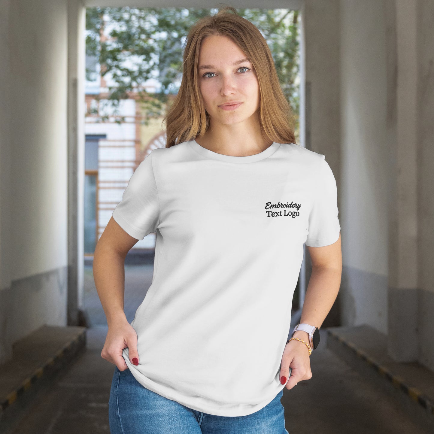 T-shirt unisexe brodé personnalisé